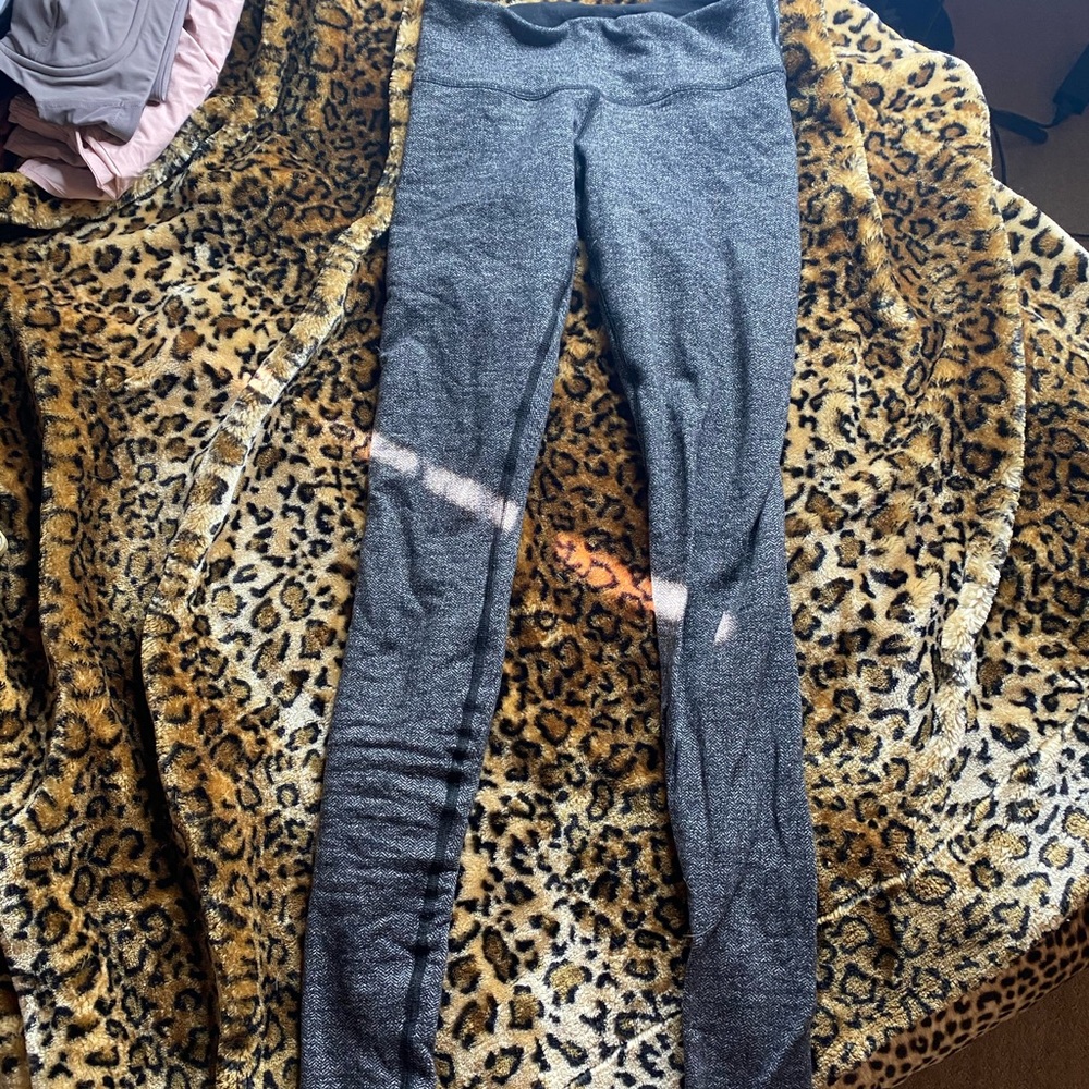 Lululemon wunder under heathered yoga pants